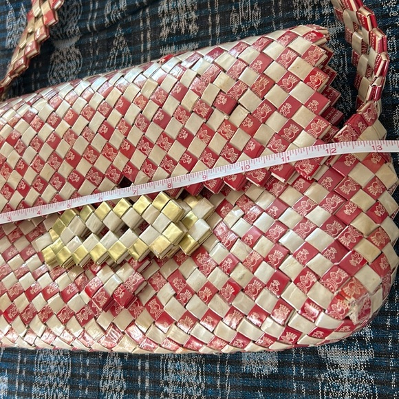 Vintage Handwoven Handbag Made by Inmates 1950s-60s From Cigarette Boxes - Picture 9 of 11